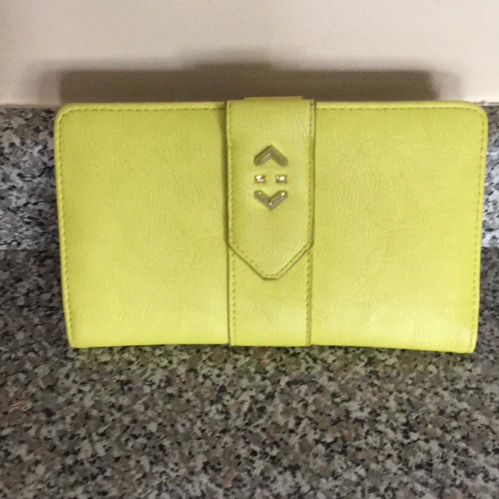 Stella & Dot Soho Flap wallet